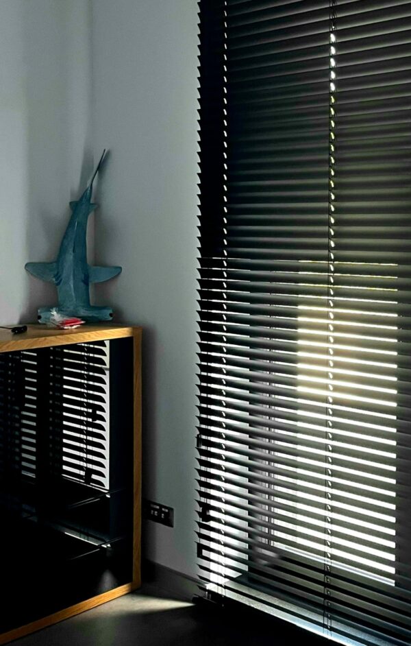 żaluzja aluminiowa czarna